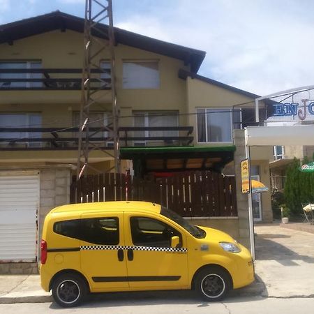 Enjoy Guest House Golden Sands Bagian luar foto