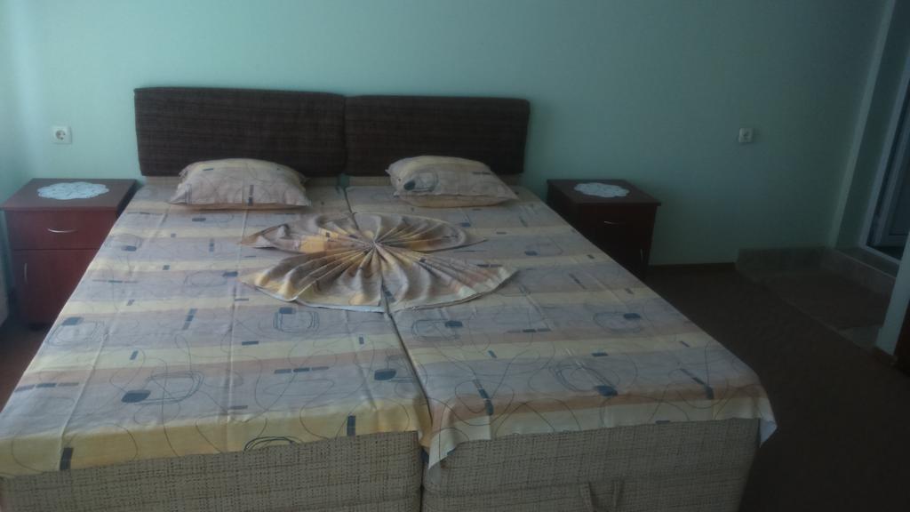 Enjoy Guest House Golden Sands Ruang foto