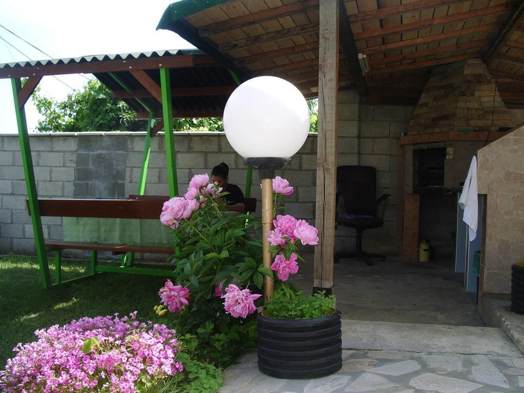 Enjoy Guest House Golden Sands Bagian luar foto